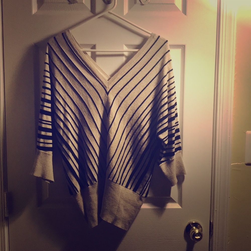 Women’s V-neck sweater